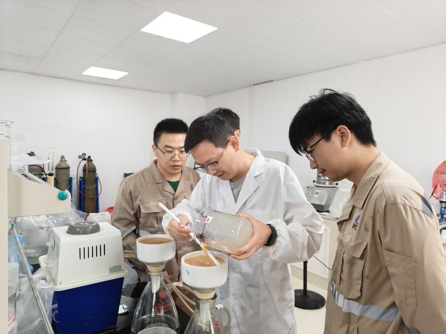 扎根锂业，攻坚路上让&ldquo;锂&rdquo;想花开｜星空锂业研发部90后工程师徐苗
